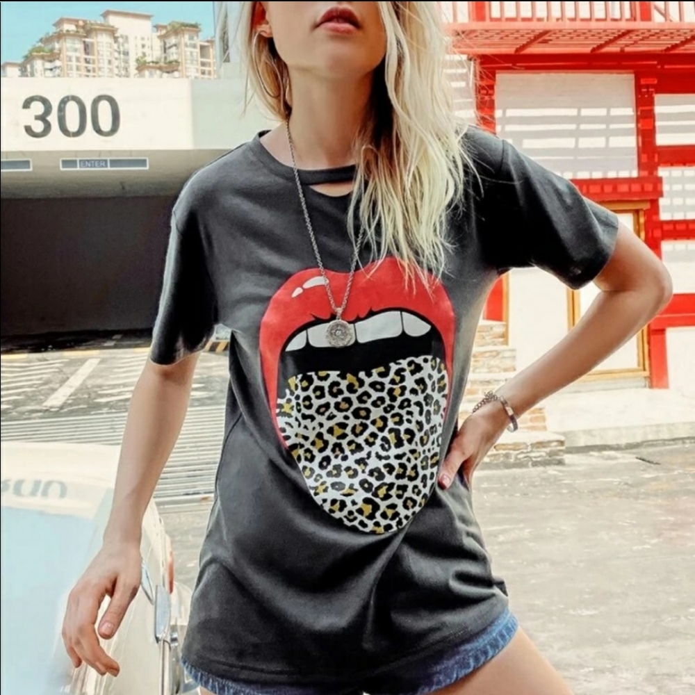 Red Lips Tongue Leopard l Print Tee Shirt Charcoal
